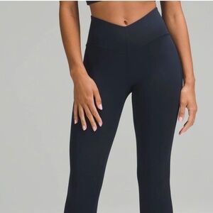 Lululemon Align™ V-Waist Mini-Flare>. New without tag.  Navy SZ 0